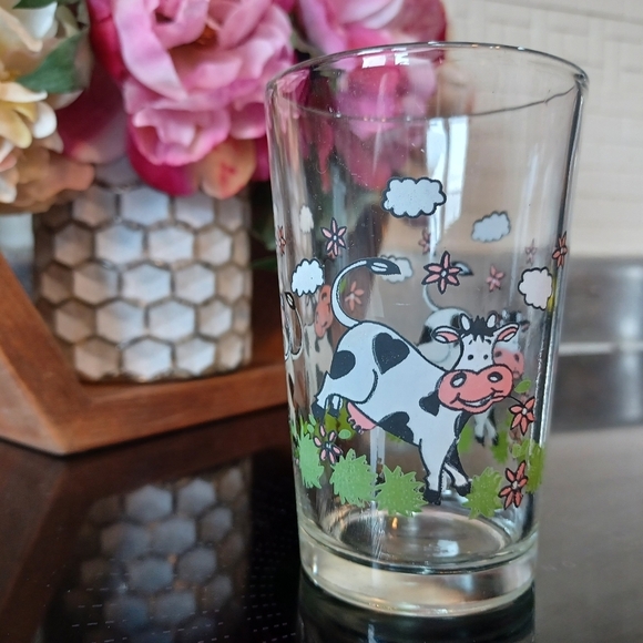 Vintage Morning Star Cute Frolicking Cow Print Juice Glass Tumbler - Picture 5 of 7